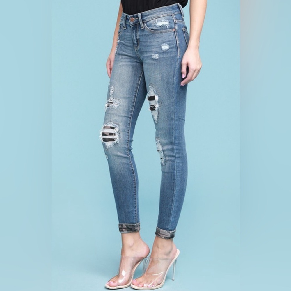 NWT Judy Blue Camo Patch Skinny Fit Jeans w/ Camo Patch